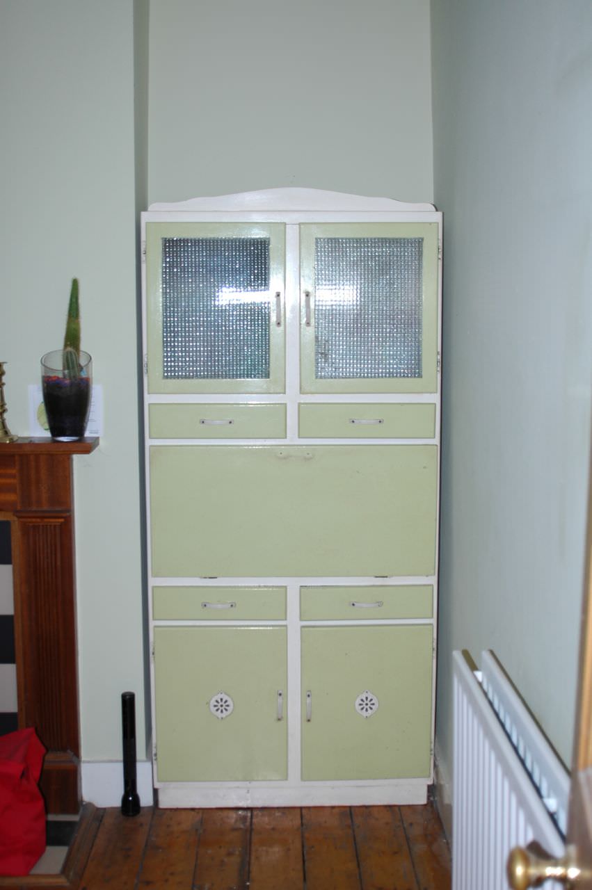 Vintage kitchen cupboards - the-gingerbread-house.co.uk