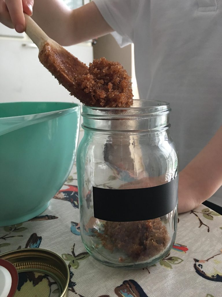  DIY gingerbread body scrub