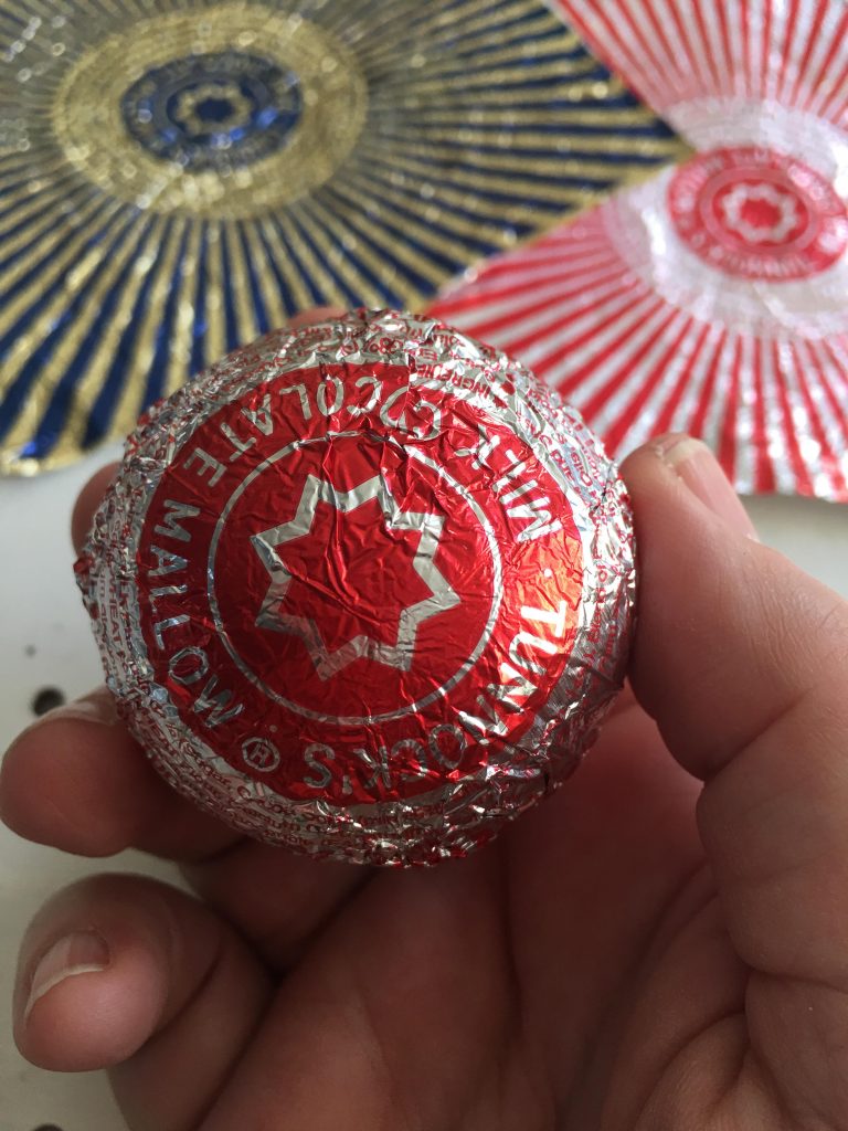 How to make festive Tunnocks Teacakes baubles: