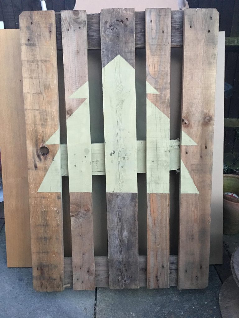 upcycled pallet christmas tree craft