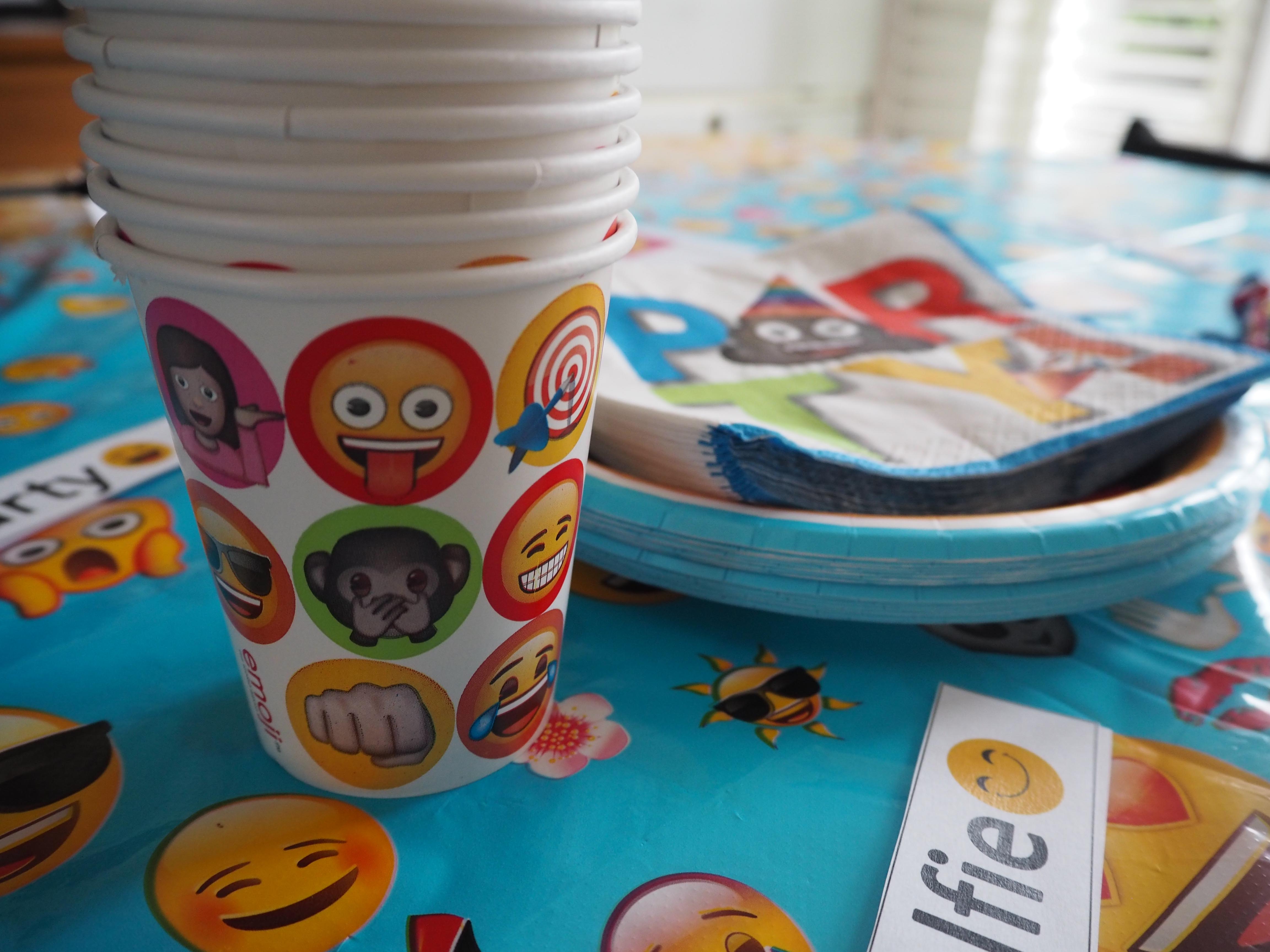 How to hold an Emoji birthday party