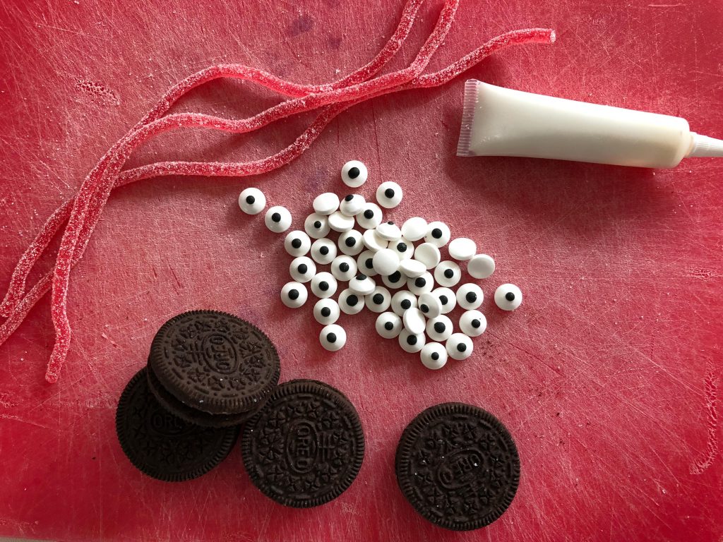 Ingredients for Oreo spider biscuits 