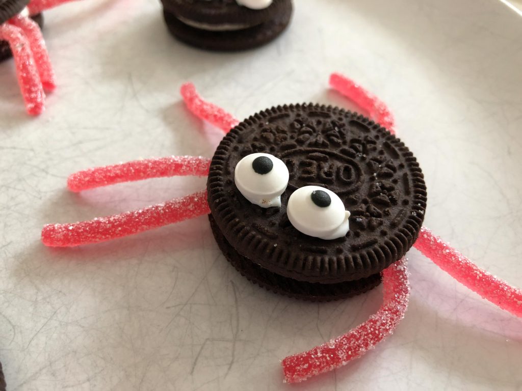 Oreo spider biscuits for Halloween