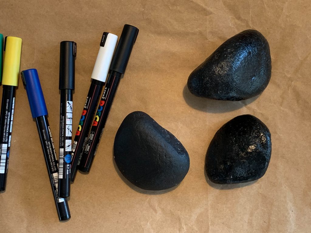 how to decorate festive painted rocks with kids