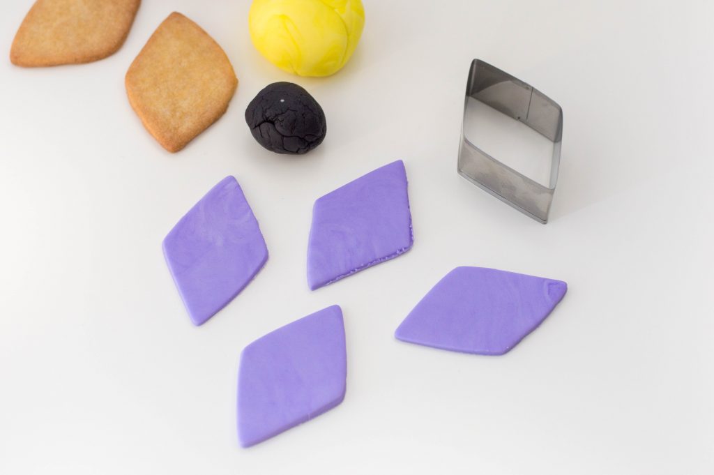 Using the same cookie cutter you used to cut the diamond-shaped cookies, cut out 6 of each fondant colour.