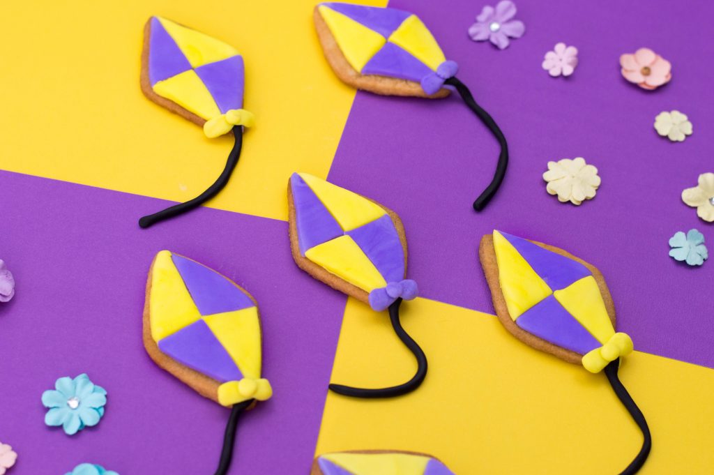 Mary Poppins inspired kite biscuits