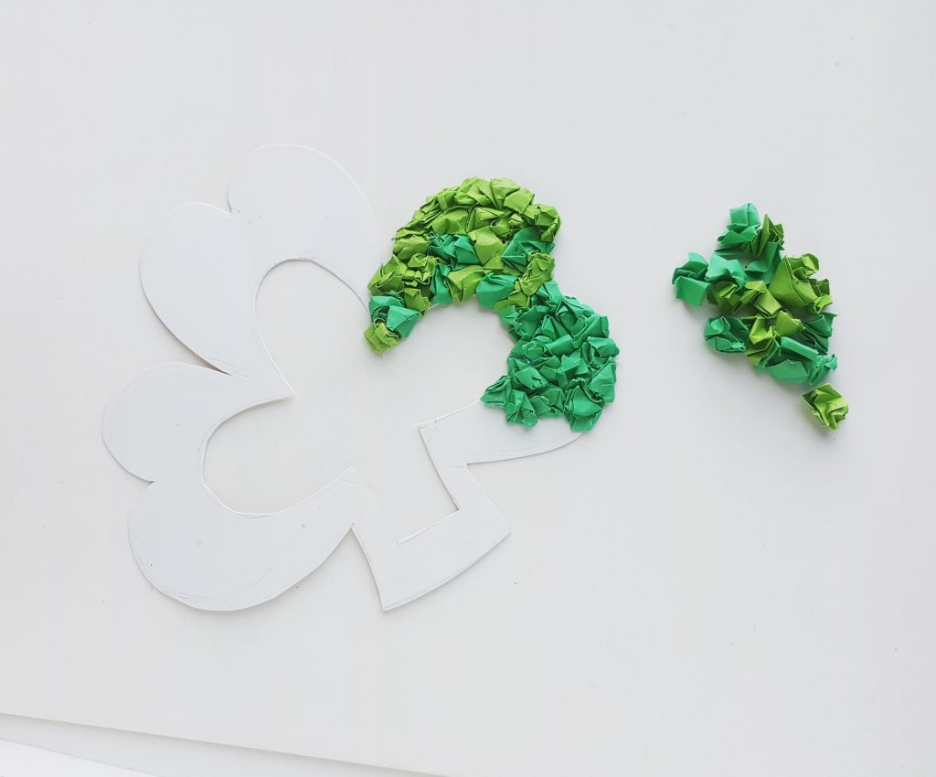 Shamrock paper wreath tutorial