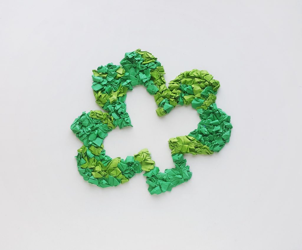 Shamrock paper wreath tutorial