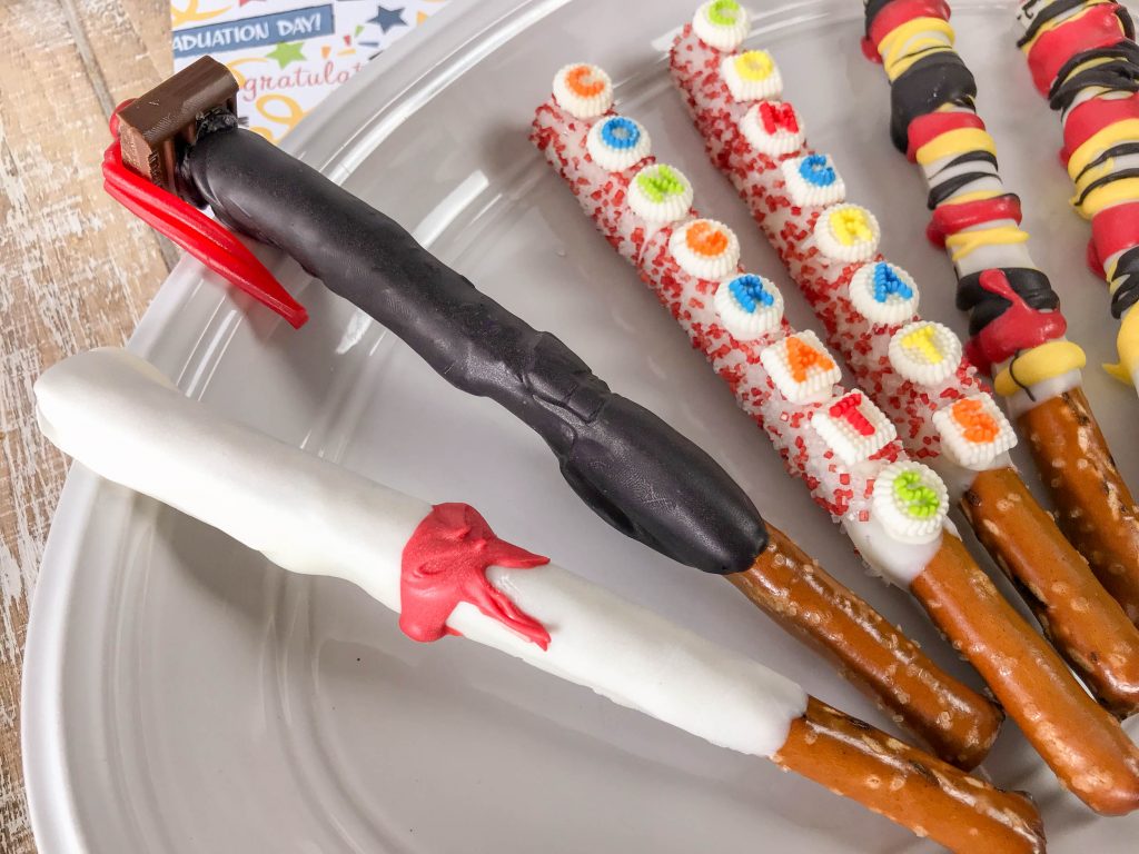 How to decorate simple Graduation Pretzel Rods