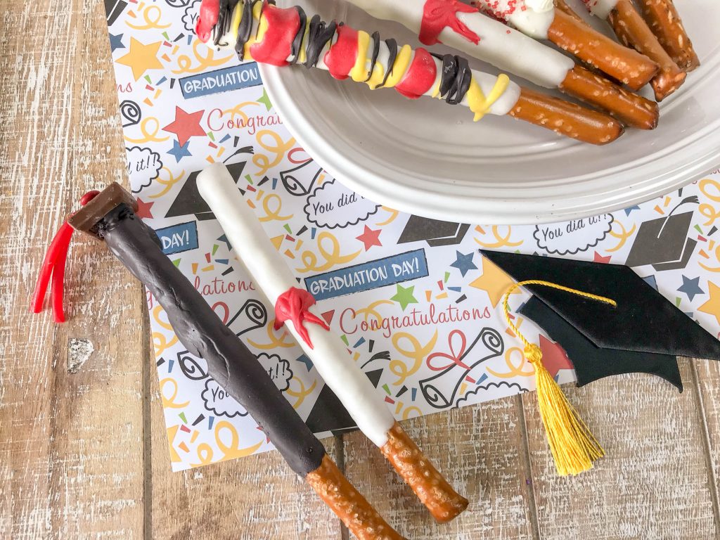 How to decorate simple Graduation Pretzel Rods