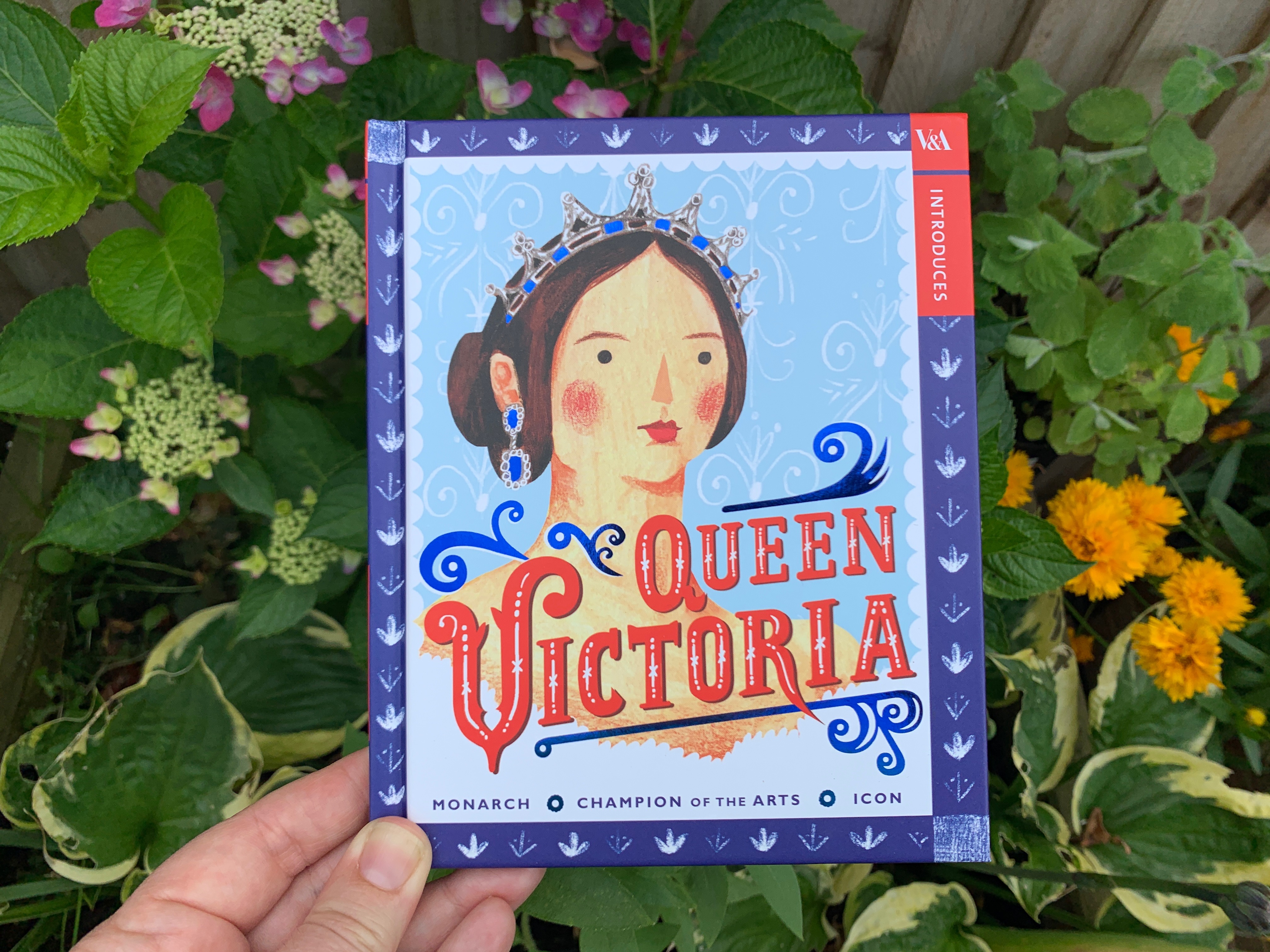 cover of V&A Introduces: Queen Victoria