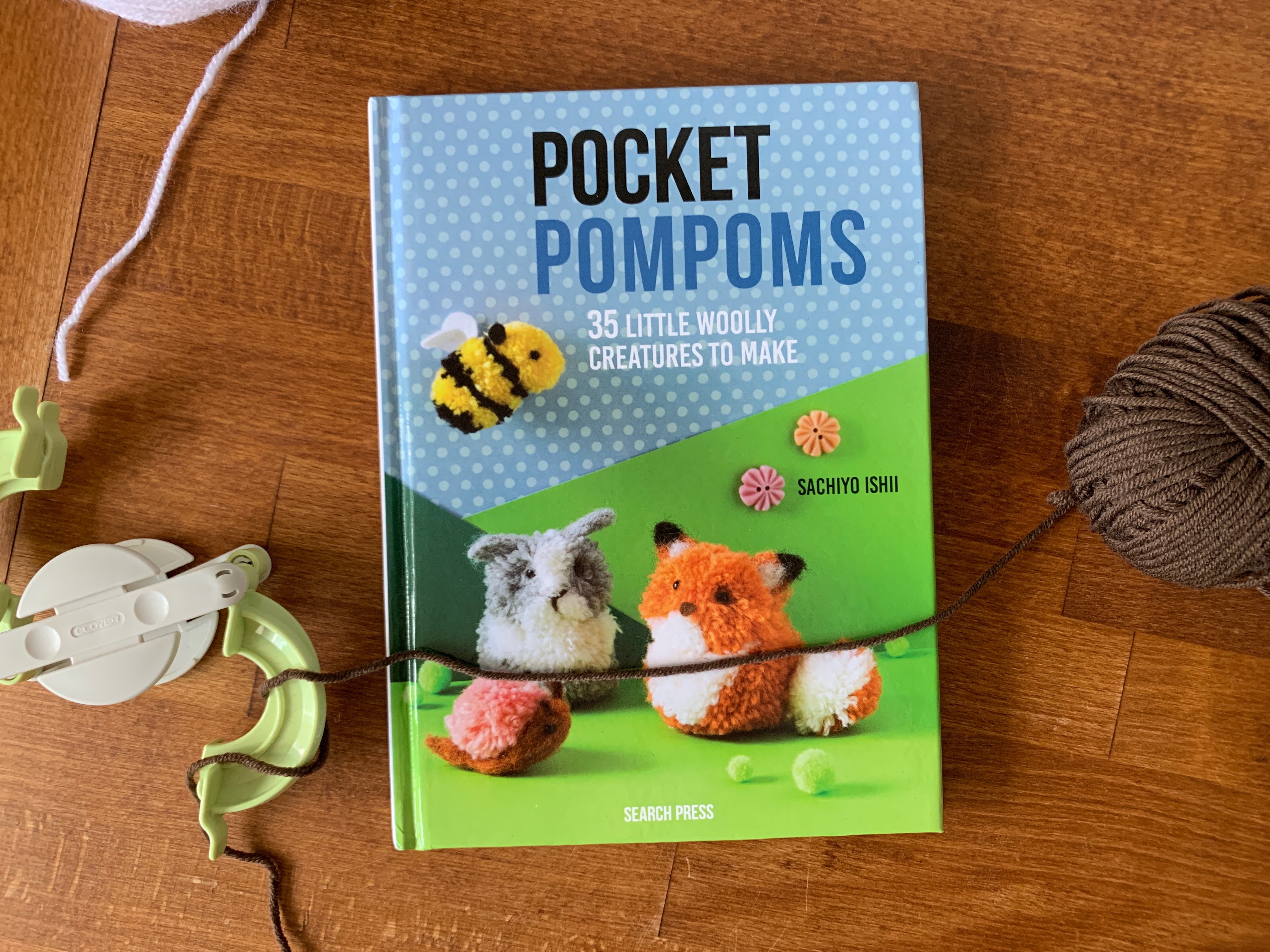 Pocket Pompoms: 35 cute little woolly creatures to make