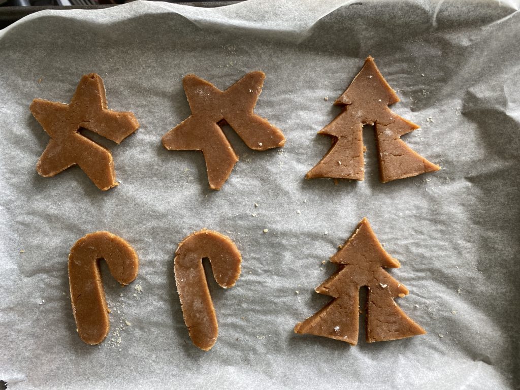 tray of gingerbread biscuits