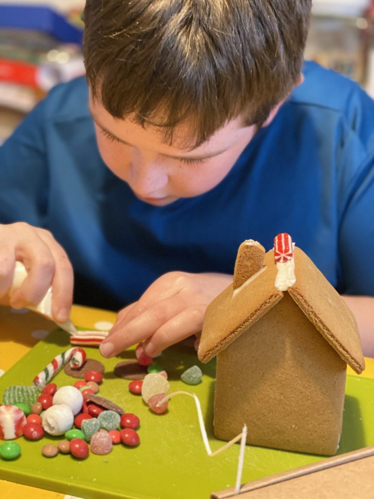 gingerbread decorating