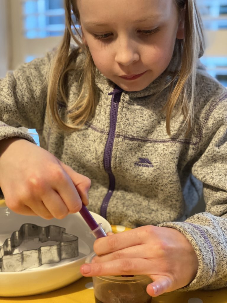 How to make fizzy Christmas cookie cutters