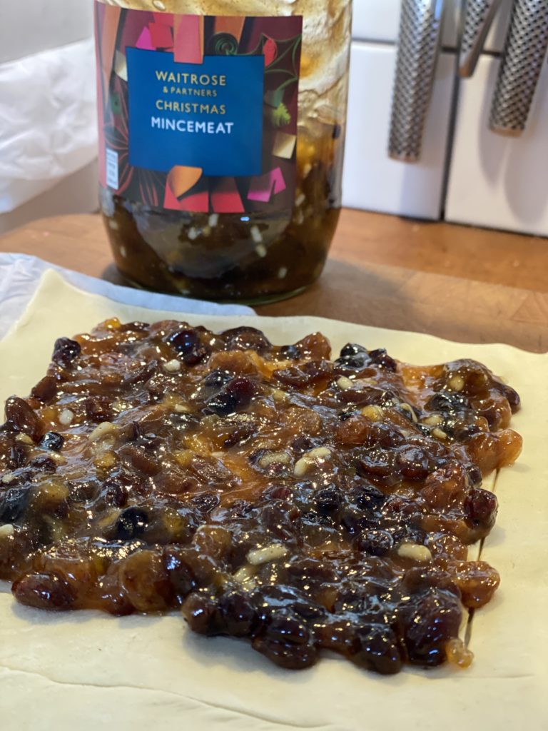 How to make a puff pastry mincemeat tart