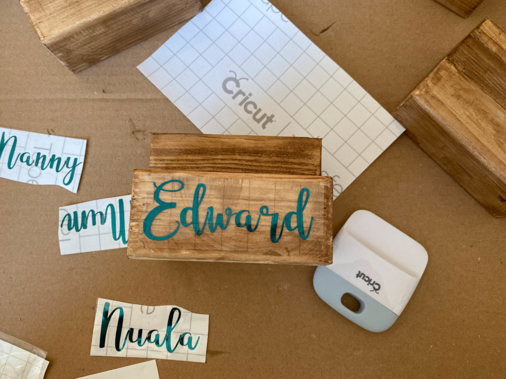 How to make wooden Cricut place settings