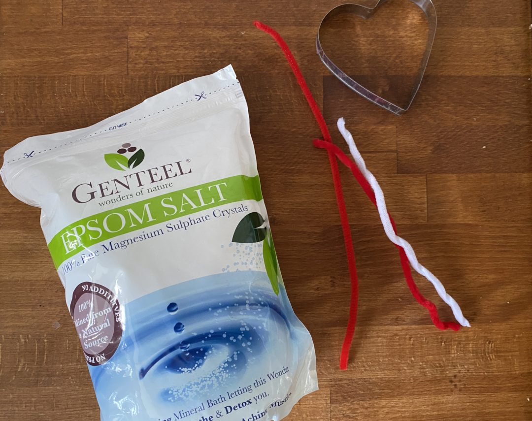 Make Epsom Salt pipe cleaner hearts thegingerbreadhouse.co.uk