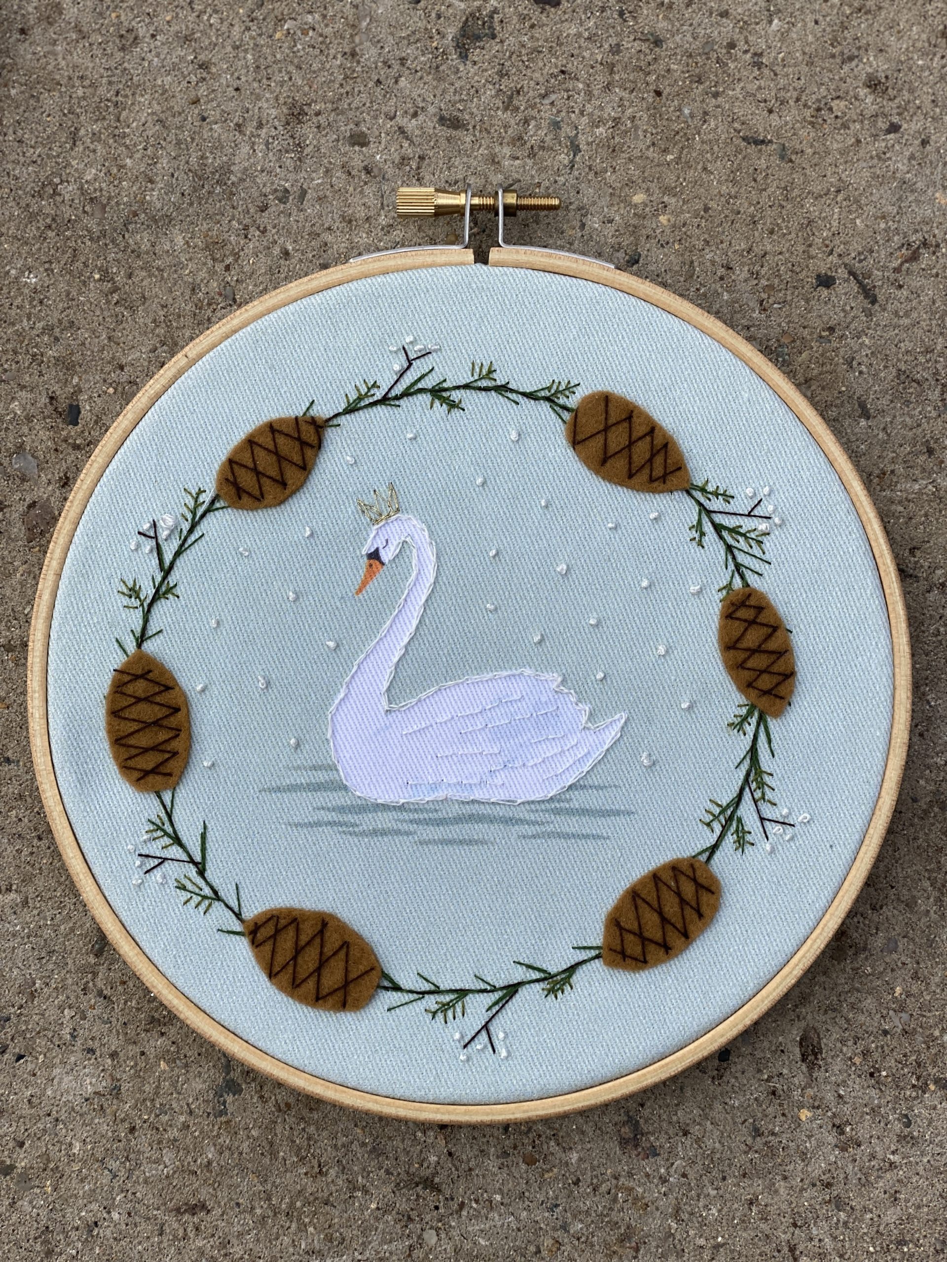 Winter Swan and Wreath embroidery