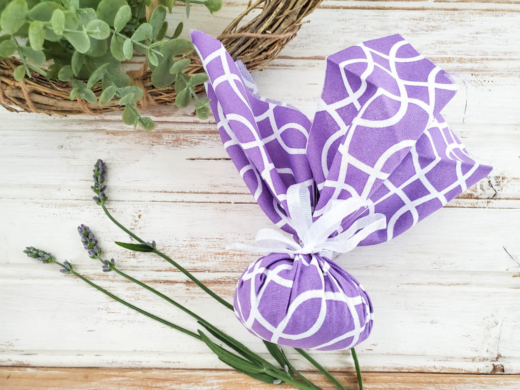 Lavender Sachets DIY - No Sew! - The Graphics Fairy