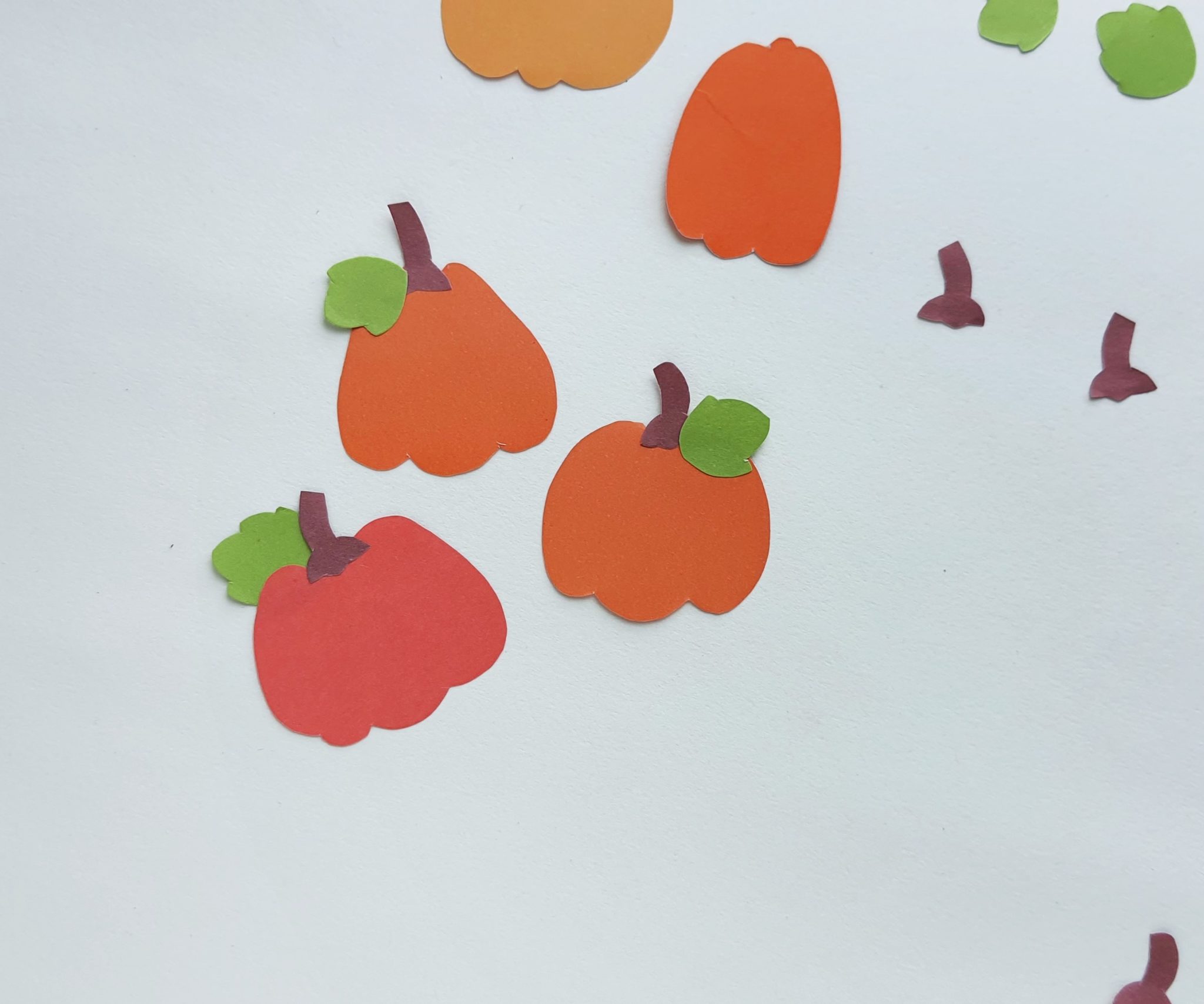 DIY Paper Pumpkin Garland thegingerbreadhouse.co.uk