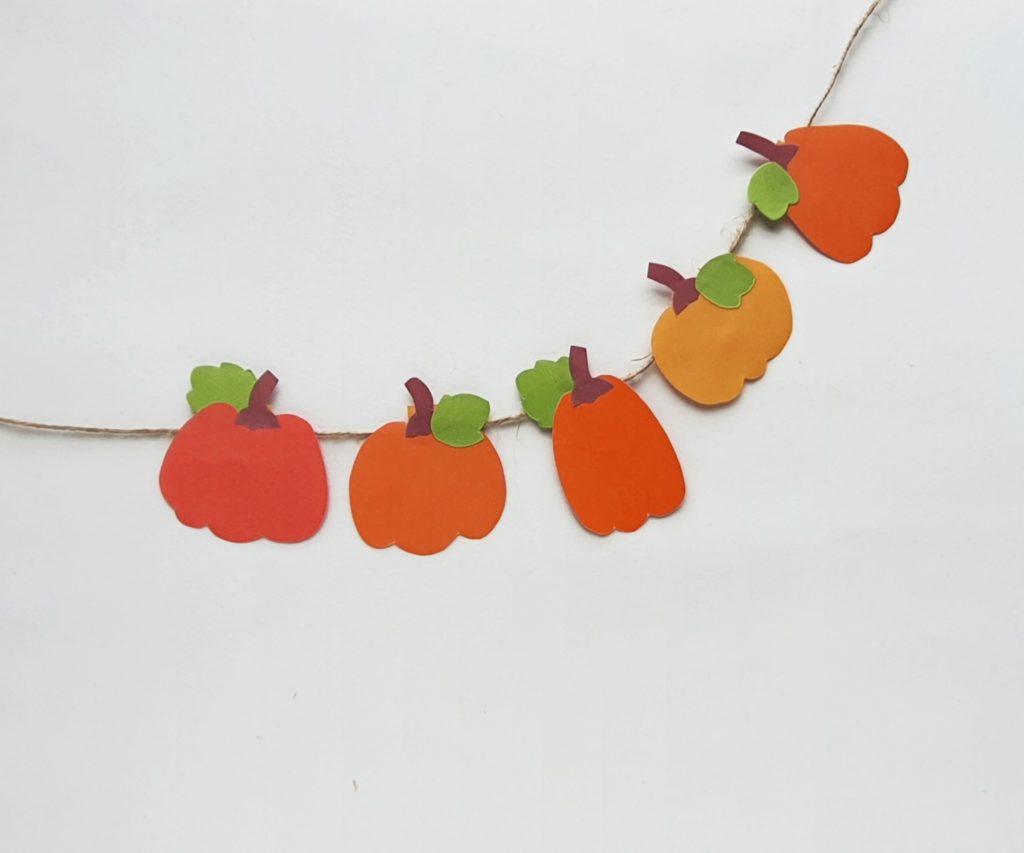 DIY paper Pumpkin Garland 