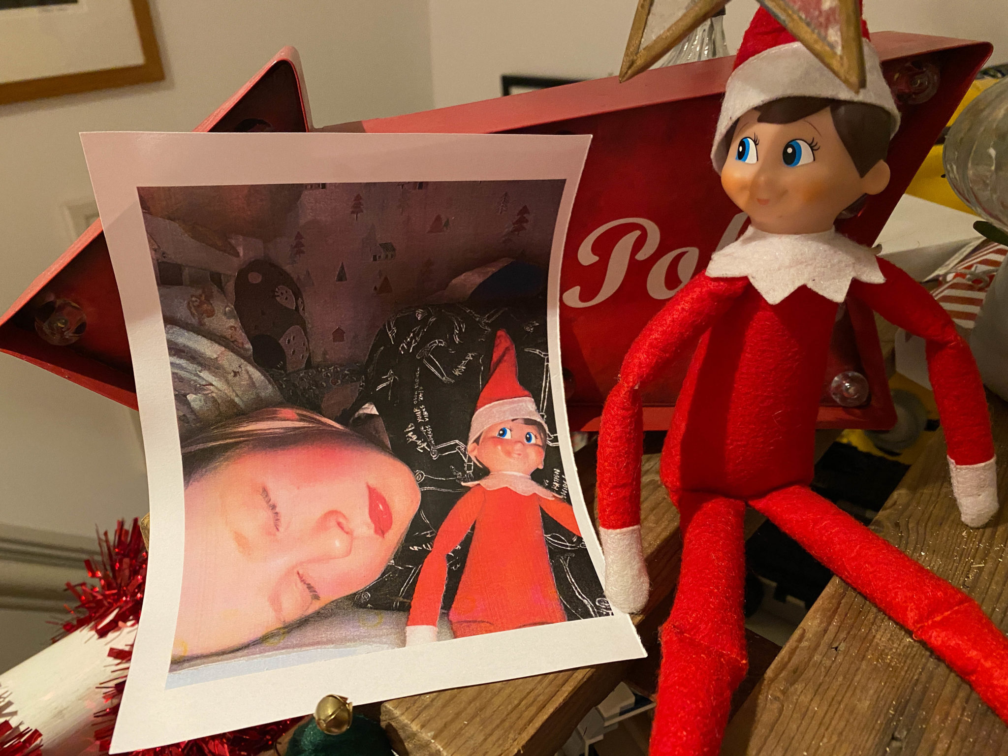Elf on the Shelf selfies thegingerbreadhouse.co.uk