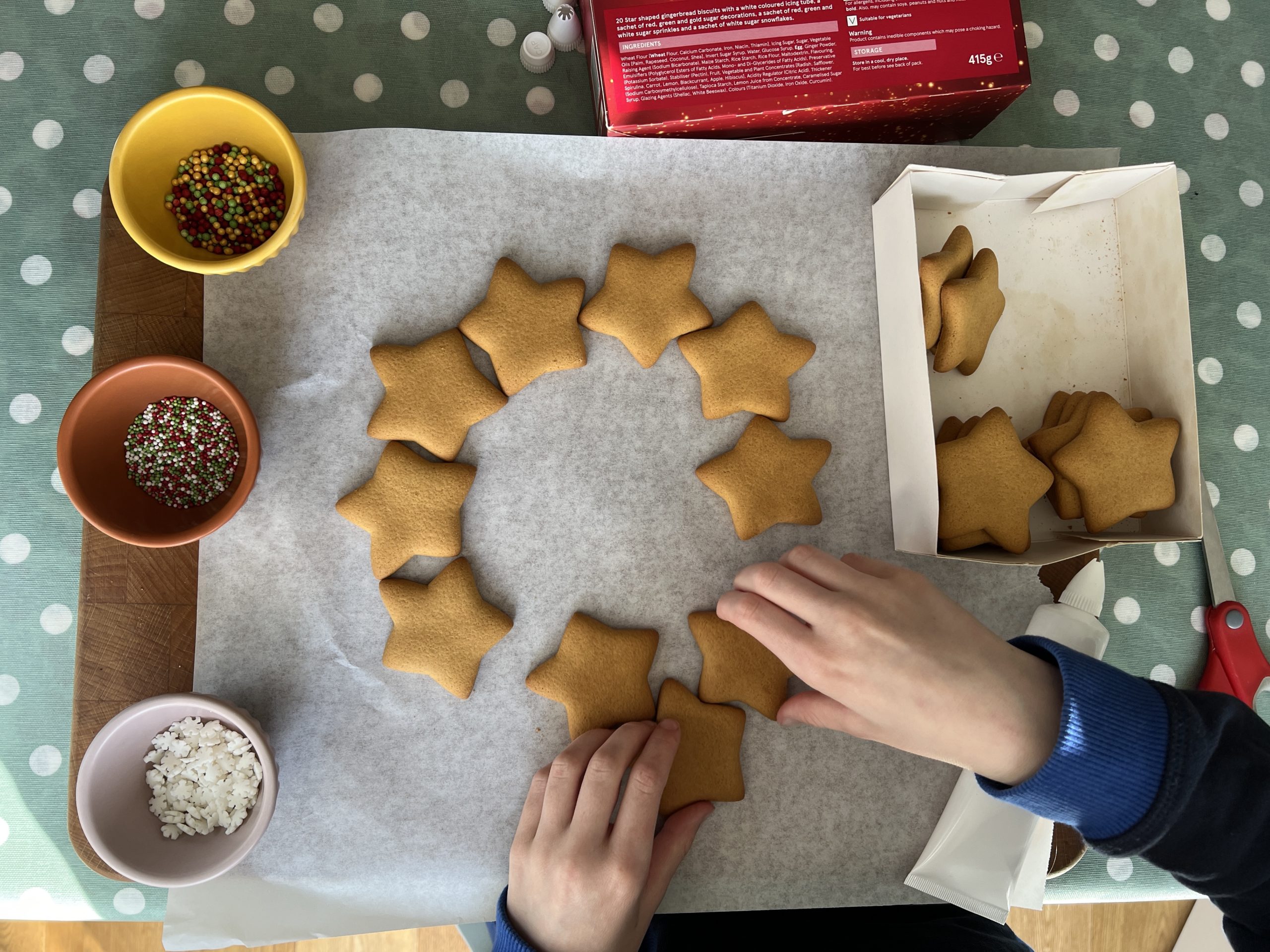 Tesco Decorate Your Own Gingerbread Wreath Kit