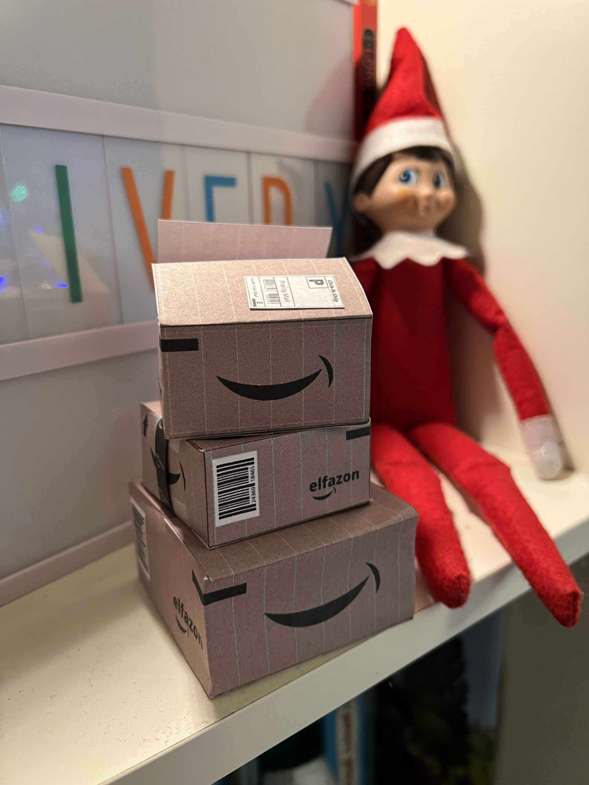 Elf on the Shelf was elfazon boxes