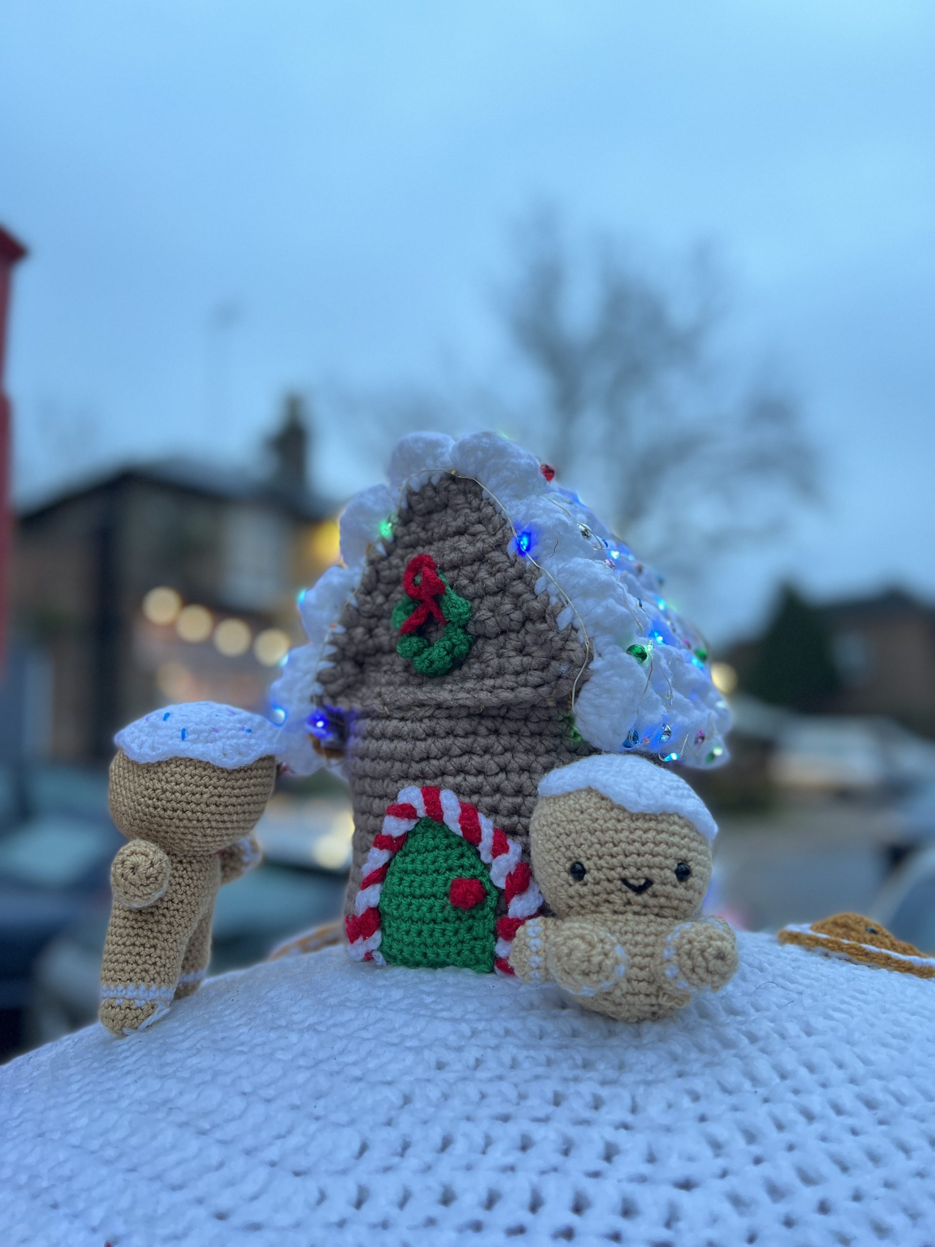 gingerbread house post box topper