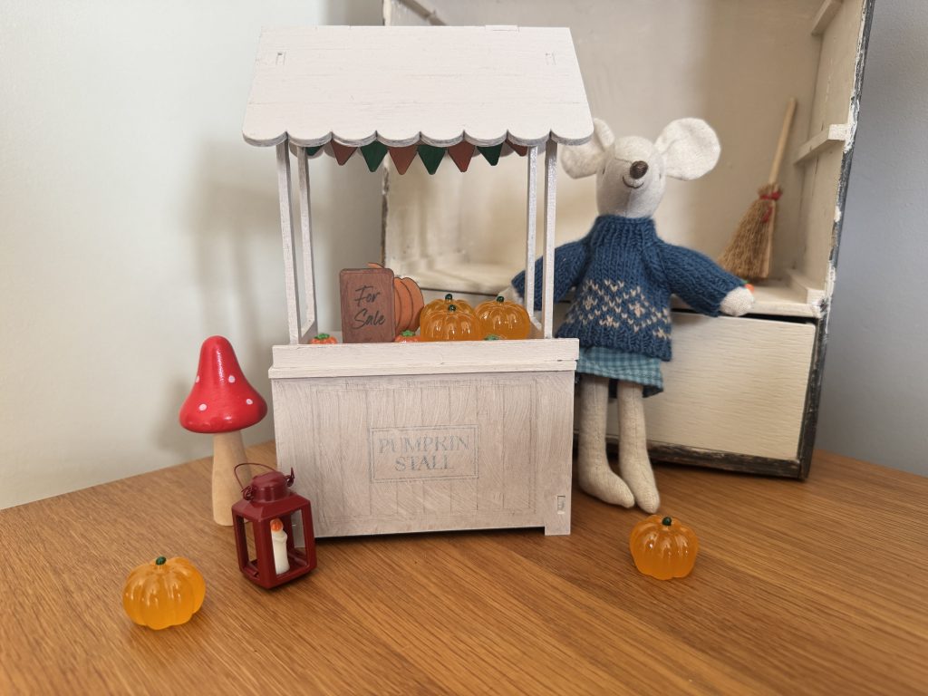 Maileg pumpkin stand